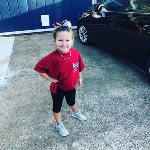 Meet your Posher, Lara